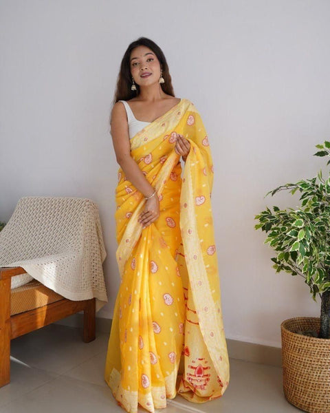 Discover Opulence: The Artistry of Jashiya Women's Jacquard Silk Saree Revealed!